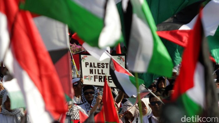 Aksi ribuan orang bela Palestina di Alun-alun Sidoarjo