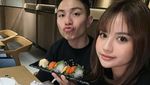 Pose Keren Anggi Marito saat Makan Sushi hingga Dinner Romantis