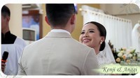 Anggi Marito tersenyum semringah saat Kenji membuka wedding veil yang digunakan. Foto: dok. Channel Youtube Kenji & Anggi