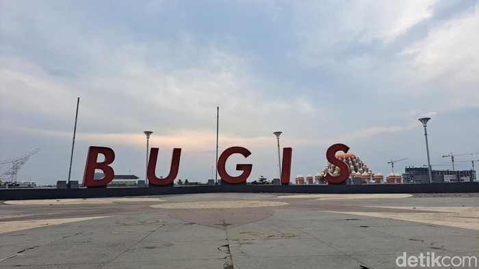 Anjungan Bugis di Pantai Losari