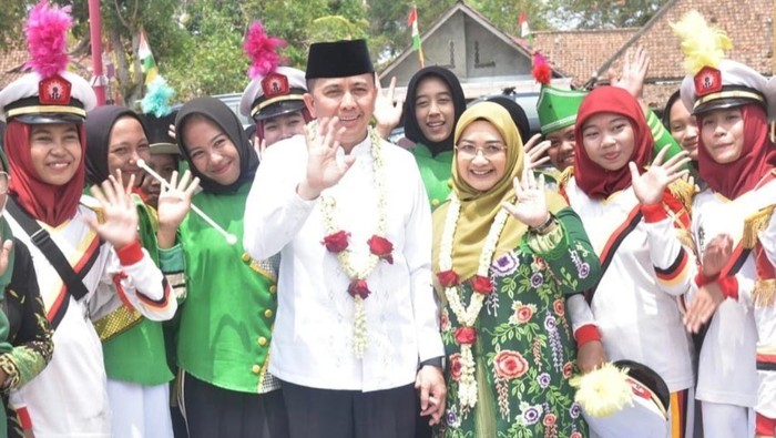 ASN Sumsel diingatkan jangan foto dengan pose jari.