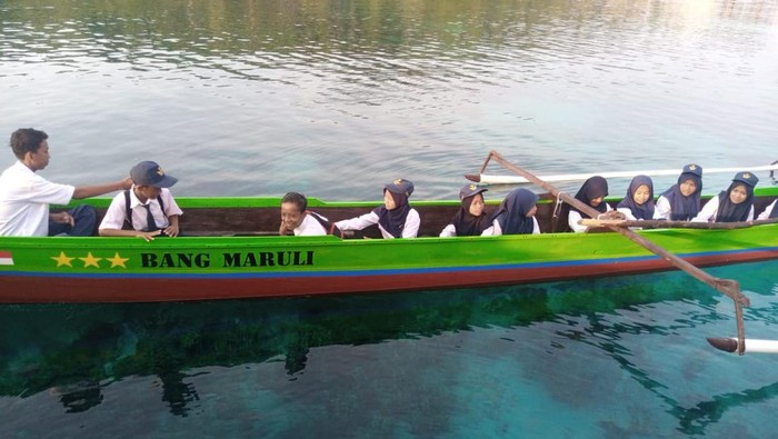 Bantuan perahu dari Letjen Maruli