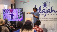Saat jalan-jalan di destinasi wisata, traveler pasti nggak lupa untuk tetap eksis di sosial media. Banyak sekali spot-spot foto menarik yang sayang kalau tidak diunggah di akun social media kamu.  