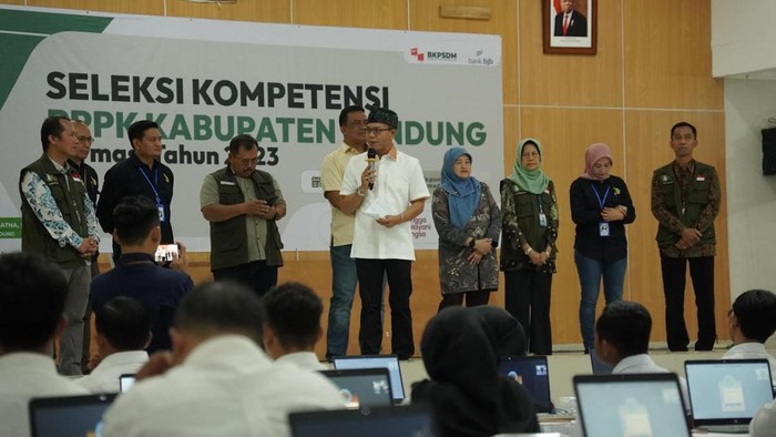 Bupati Bandung Dadang Supriatna