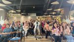 Meriah! 100 Peserta Bedah Resep Kue hingga Nyanyi Bareng Chef Yongki Gunawan