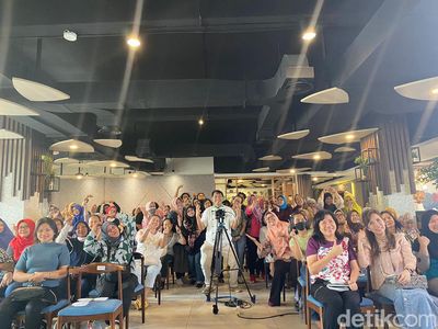 Meriah! 100 Peserta Bedah Resep Kue hingga Nyanyi Bareng Chef Yongki Gunawan