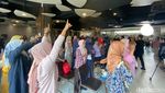 Meriah! 100 Peserta Bedah Resep Kue hingga Nyanyi Bareng Chef Yongki Gunawan