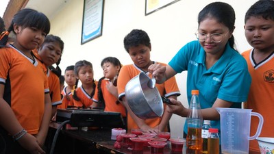 Edukasi Pembuatan Lilin dari Limbah Minyak Jelantah