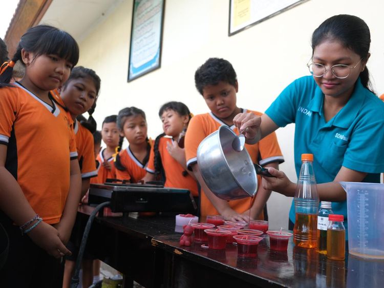 Edukasi Pembuatan Lilin dari Limbah Minyak Jelantah