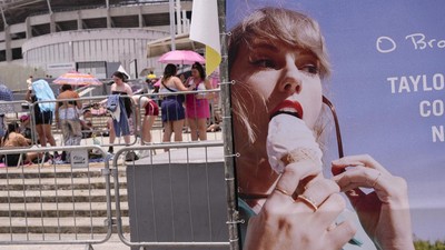 Fans Taylor Swift di Brasil Rela Panas-panasan demi The Eras Tour