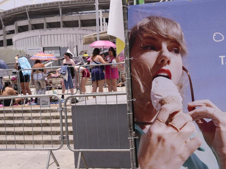 Fans Taylor Swift di Brasil Rela Panas-panasan demi The Eras Tour