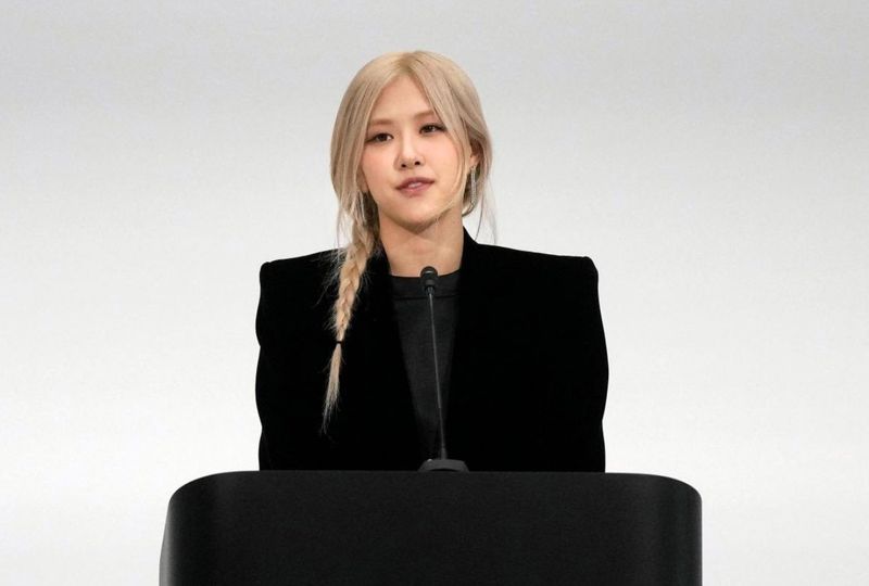 Gaya Rose BLACKPINK Jadi Pembicara KTT APEC, Bareng Ibu Negara Korsel