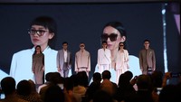 President Director Optik Melawai, Eddyanto Hadisurjo menyampaikan bahwa acara seperti ini telah lama di tunggu oleh pelanggan setia Optik Melawai yang saat ini berjumlah lebih dari 1.500.000. Mendukung Optik tebesar di Indonesia selama lebih dari 40 tahun yang menyediakan lebih dari 5.000 model frame yang bisa diakses di web, dan 28.000 model frame yang bisa dibeli di lebih dari 300 gerai kami di seluruh indonesia.