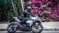 Ninja e-1 menyajikan bodywork full-fairing yang sporty seperti lini Ninja berperforma tinggi. Foto: Kawasaki