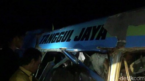 Kecelakaan Kereta Probowangi Vs Elf di Lumajang