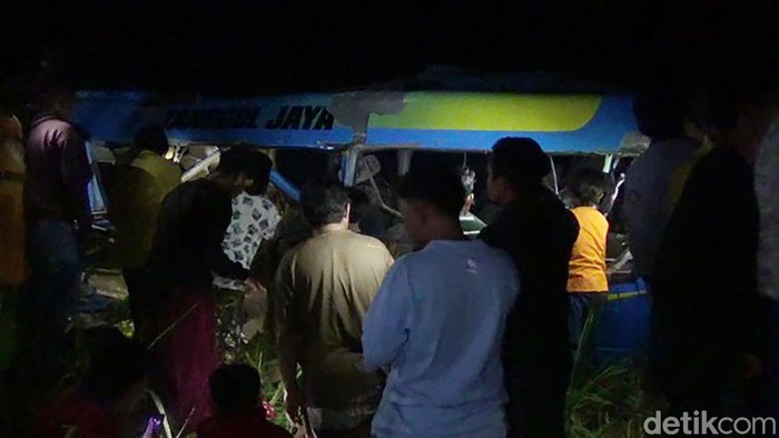 Kecelakaan Kereta Probowangi Vs Elf di Lumajang