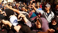 Hingga kini, perang masih berkecamuk dengan lebih dari 11.000 warga Palestina tewas. 