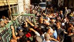 Kurang Pasokan Makanan, Warga Palestina Berdesakan Beli Roti