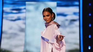 Foto: Miss Pakistan-Bahrain Pakai Baju Tertutup di Sesi Swimsuit Miss Universe