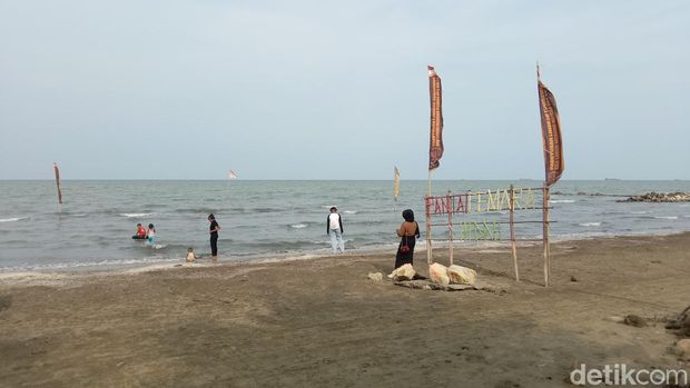 Pantai Cemara Indah Balongan