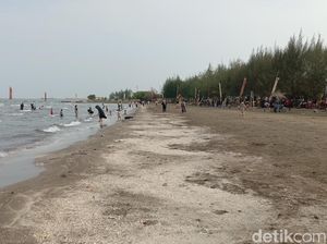 Liburan Berakhir Maut, Pria Terseret Ombak di Pantai Cemara Indah Indramayu