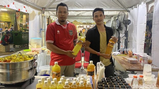 Pesta Bola Surabaya digelar Pemkot untuk menambah semarak Piala Dunia U-17 2023, Minggu (19/11/2023). Banyak warga berdatangan ke Jalan Tunjungan.
