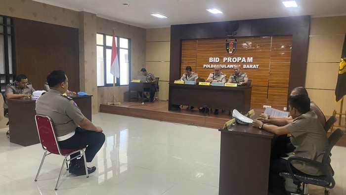 Oknum anggota Polda Sulawesi Barat (Sulbar) berinisial MA dijatuhi sanksi pemecatan tidak dengan hormat (PTDH).