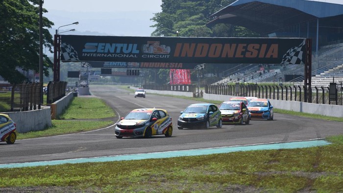 Seri terakhir One Make Race Speed Challenge City Hatchback RS dan Brio oleh Honda sukses digelar. Begini potretnya.