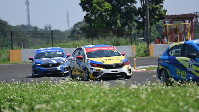 Seri terakhir One Make Race Speed Challenge City Hatchback RS dan Brio oleh Honda sukses digelar. Begini potretnya.