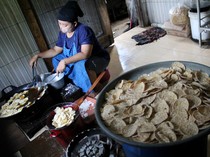 Potret Siasat Perajin Keripik Tempe di Tengah Mahalnya Harga Kedelai