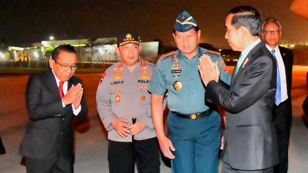 Presiden Joko Widodo (Jokowi) tiba di Tanah Air usai lawatan ke Arab Saudi dan Amerika Serikat (AS). (Foto: Rusman - Biro Pers Sekretariat Presiden)