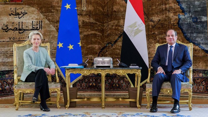 Presiden Komisi Uni Eropa Ursula von der Leyen bertemu dengan Presiden Mesir Abdel Fattah El-Sisi di Kairo