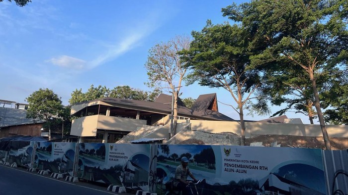 Proyek alun-alun Kota Kediri