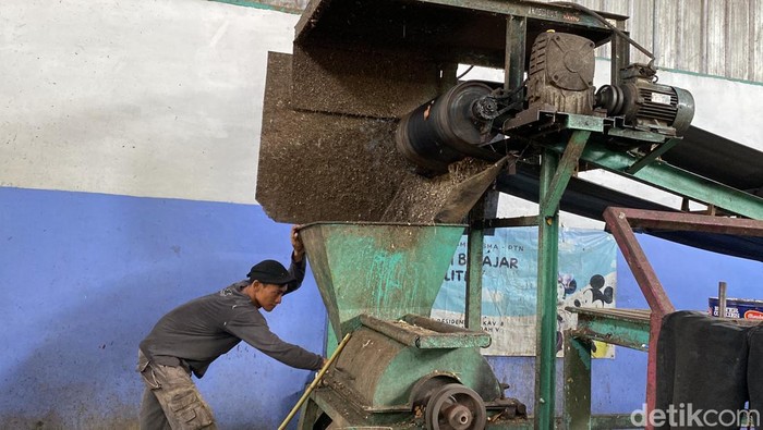 Pusat Pengolahan Sampah di Jambangan, Surabaya