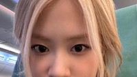 Rose BLACKPINK, idol K-Pop asal Korea Selatan ini diketahui menghadiri KTT APEC dan berbagi soal kesehatan mental. Member BLACKPINK ini diketahui suka membagikan aktivitas serunya di media sosial. Foto: Instagram @roses_are_rosie