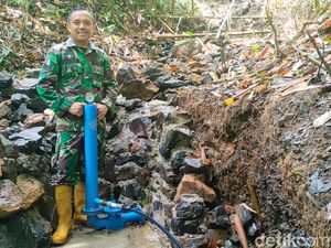 TNI Rakit Pompa Hydrant Atasi Kesulitan Air Bersih di Polewali Mandar