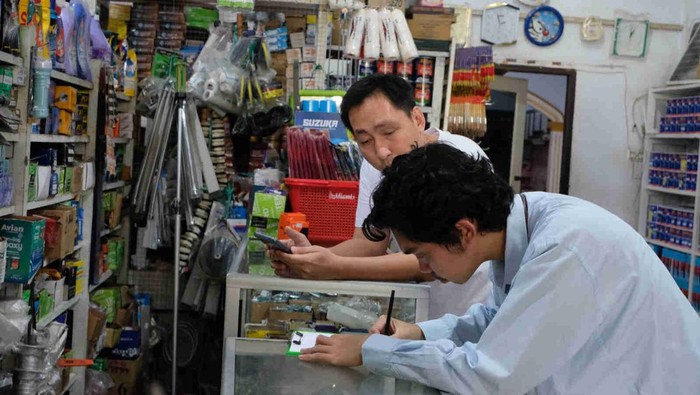 Toko Bangunan Didatangi Petugas Pajak