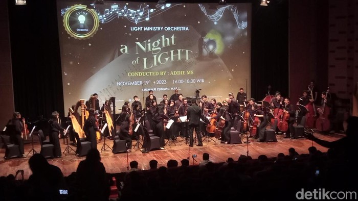 Addie MS bersama Light Ministry Orchestra menggelar konser bertajuk A Night of Light.