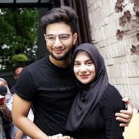 Sayangnya Irish Bella dan Ammar Zoni diterpa kabar duka karena bayi kembar mereka, Aiora dan Aiona, meninggal di dalam kandungan pada usia 27 minggu. Keduanya menceritakan kejadian saat kehilangan anak kembarnya kepada awak media di kediamannya di Cinere, Jakarta Selatan. Foto: dok. ist