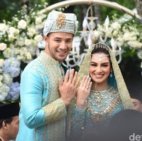 Irish Bella dan Ammar Zoni resmi menikah pada 28 April 2019. Hubungan mereka bersemi saat membintangi sinetron Cinta Suci. Diketahui bahwa Ammar melamar Ibel tanpa proses pacaran sebelumnya. Foto: dok. ist