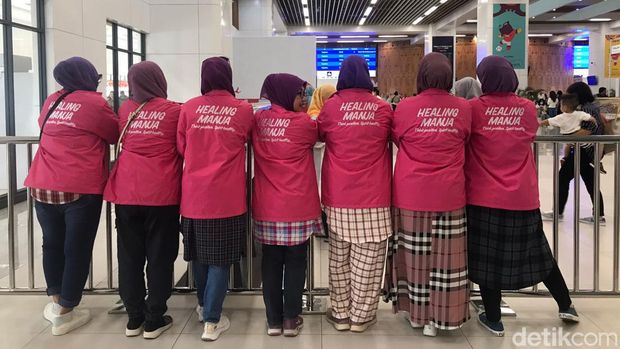 Antusiasme ibu-ibu healing ke Bandung naik Whoosh. (Fitrya Anugrah Kusumah/detikcom)