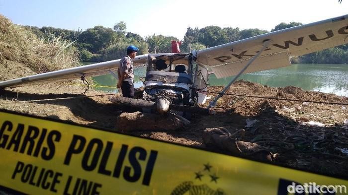Bangkai pesawat Cessna yang jatuh di Indramayu