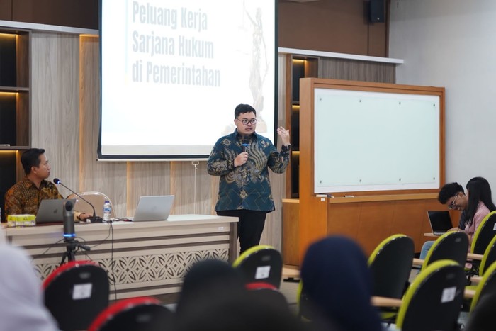 Bupati Kediri Hanindhito Himawan Pramana