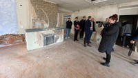 Dalam beberapa tahun ke depan, rumah kelahiran Hitler yang terletak di Desa Braunau am Inn, Austria, itu akan dialihfungsikan sebagai kantor polisi.   