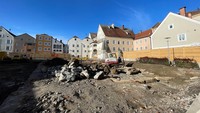 Proyek rekonstruksi untuk merombak rumah tempat diktator Nazi Jerman Adolf Hitler lahir pada 1889 resmi dimulai, sejak bulan Oktober lalu.  
