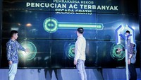 Usai membuka dealer resmi Midea yang ada di daerah Cirebon yaitu AIO Store, Midea melakukan kampanye cuci AC selama dua bulan secara gratis kepada 2000 konsumen. Hal itu membuat diganjar rekor Muri.
