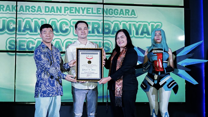 Cuci AC Gratis untuk Konsumen Diganjar Cetak Rekor Muri Brand pendingin ruangan ini pertama kalinya menginjakan kaki dan melebarkan sayap bisnisnya di Cirebon. Memberikan jasa cuci AC gratis dan diganjar rekor Muri.