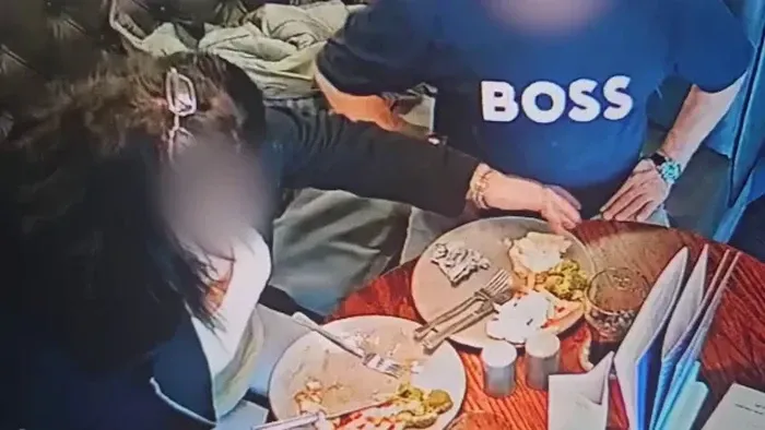 Demi Makanan Gratis, 5 Orang Ini Nekat Taruh Rambut di Makanan