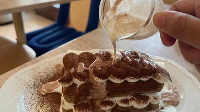 Nyamm! Cicip Tiramisu dan Cheesecake Lembut di Kafe Cewek Kue Ini