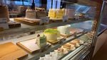 Nyamm! Cicip Tiramisu dan Cheesecake Lembut di Kafe Cewek Kue Ini